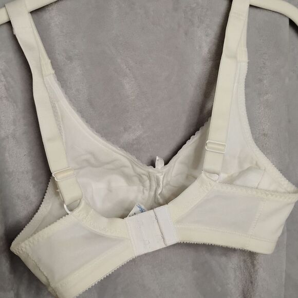 Mastectomy Bra One Of Many - Picture 2 of 3